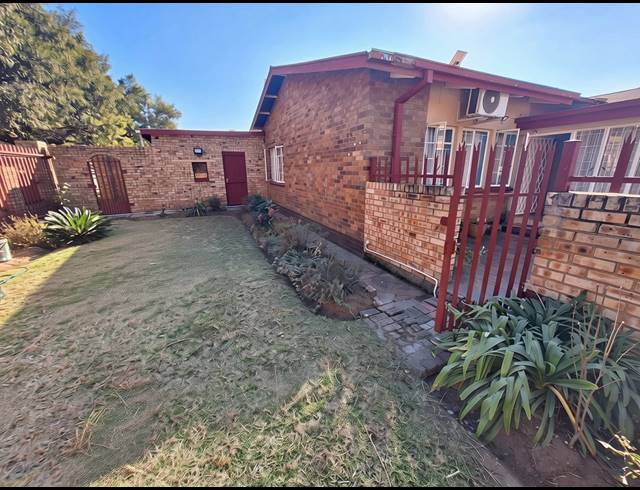 5 BEDROOM HOUSE FOR SALE IN VANDERBIJLPARK SE 1